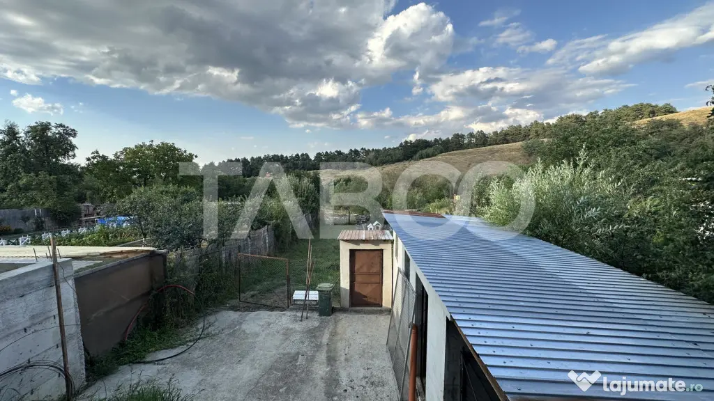 Casa individuala 4 camere cu intrare de la 2 strazi Poplaca - Poplaca (Sibiu)
