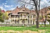 Vila interbelica isi asteapta cu speranta tacuta noul propri 