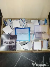 Cutie din Lemn cu 60 de Carduri cu Întrebări de Reflecție pentru Antreprenoare 