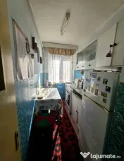 Apartament 3 camere situat in Zona KM 4-5