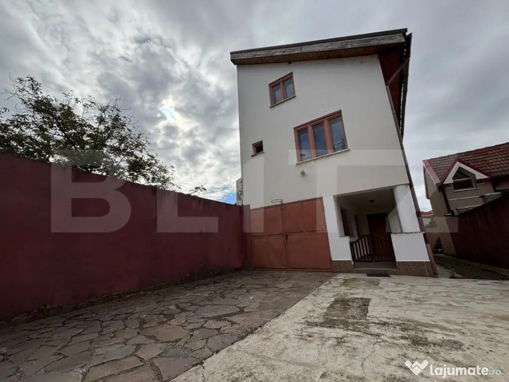 Casa individuala de vanzare in Rogerius - Oradea (Bihor)
