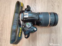 Vand Nikon D5000 + obiectiv Tamron 18 - 270mm + accesorii 1000RON