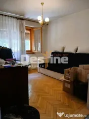 Apartament de vanzare zona centrala etaj 2/8 cu lift