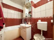 Apartament de vanzare cu 4 camere si 2 bai, etaj intermediar, Sagului 
