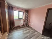 Casă spațioasă 320 mp, teren 1207 mp, central în Pesac 
