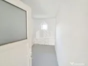 Casă spațioasă 320 mp, teren 1207 mp, central în Pesac 
