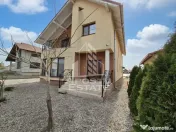 Casă spațioasă 320 mp, teren 1207 mp, central în Pesac 