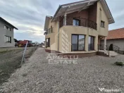 Casă spațioasă 320 mp, teren 1207 mp, central în Pesac 