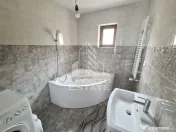 Casă spațioasă 320 mp, teren 1207 mp, central în Pesac 