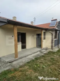Casă de vânzare – 940 mp teren, acces facil și panoram?