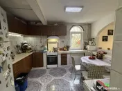 Apartament cu 3 camere, decomandat, 95 mp, parter - Giroculu 
