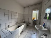 Apartament 3 camere, 72mp, etaj 1, 400m teren, garaj propriu