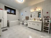 Casa individuala, 9 camere, 1600 mp teren, 300 mp utili - Sa