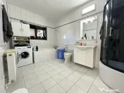 Casa individuala, 9 camere, 1600 mp teren, 300 mp utili - Sa