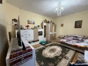 Apartament spatios, 3 camere, cu boxa pentru depozitare si g 