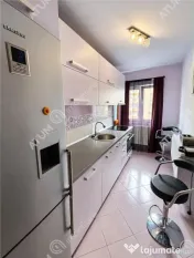 Apartament cu 2 camere decomandate etaj intermediar zona Vas 