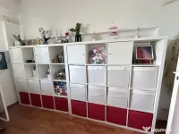 2 kallax Ikea albe +5usi +19cutii textile