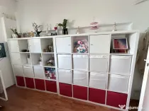 2 Corpuri Kallax Ikea albe +5 usi +19 cutii textile