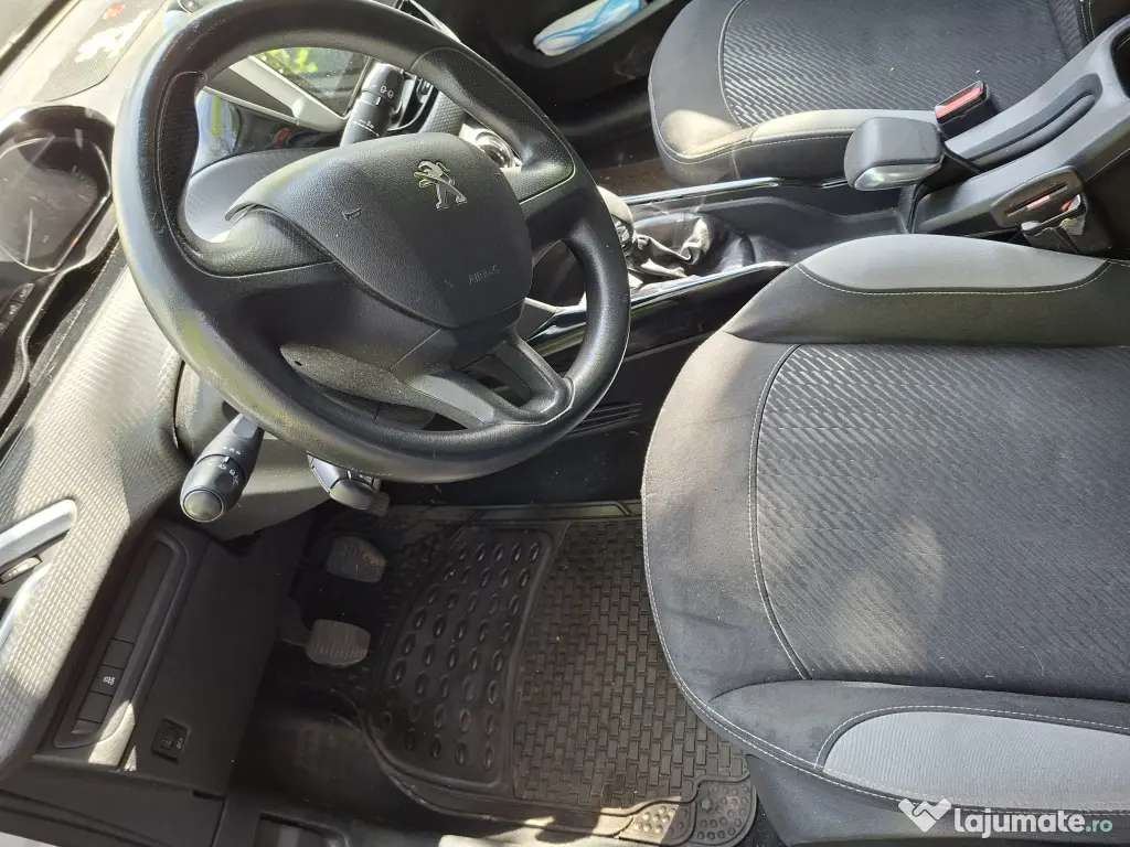 Peugeot 2008,din 2014,1.4 HDi plus 2 anvelope de vara