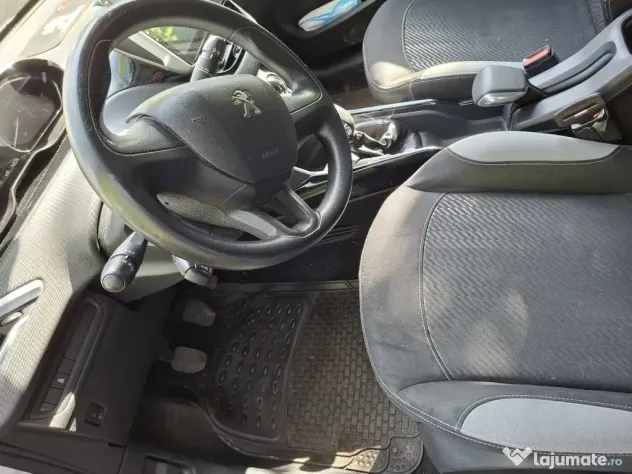 Peugeot 2008,din 2014,1.4 HDi plus 2 anvelope de vara