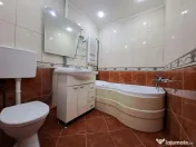 Apartament cu 3 camere - Zona Lipovei