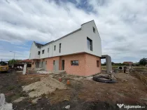Triplex in Sacalaz | Finisaje premium | 3 camere | Asfalt |