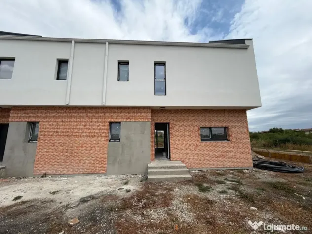 Triplex in Sacalaz | Finisaje premium | 3 camere | Asfalt | - Sacalaz (Timis)
