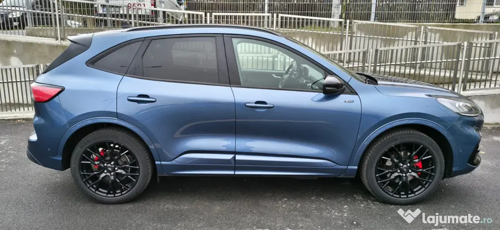 FORD Kuga 2023 — imagine 3