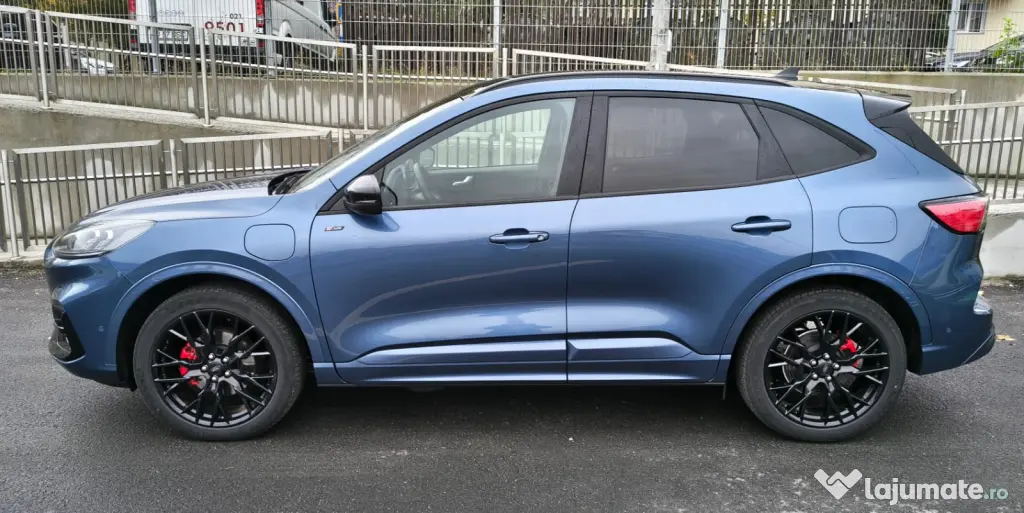 FORD Kuga 2023 — imagine 4