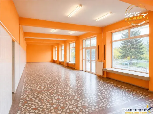 Spatiu comercial 128 mp, vitrinat, vad comercial format, acc - Sfantu Gheorghe (Covasna)