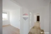 De vânzare apartament cu 3 camere, complet renovat, bulevardul Dacia 