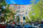 De vânzare apartament cu 3 camere, complet renovat, bulevardul Dacia 
