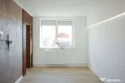 De vânzare apartament cu 3 camere, complet renovat, bulevardul Dacia 