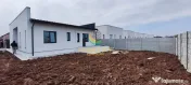 Casă parter, placă de beton peste parter, 122mp utili, pod, curte 412mp 