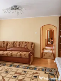 Apartament Cu 3 Camere Semidecomandate Zona Burdujeni - Cuza Voda 2