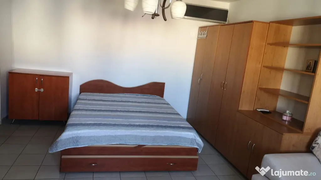 garsoniera metrou Costin Georgian, bloc mixt