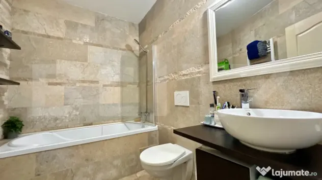 Casa cu 3 camere și 2 băi, curte comuna, centrală pe gaz, - Oradea (Bihor)
