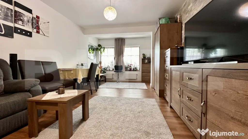 Casa cu 3 camere și 2 băi, curte comuna, centrală pe gaz, - Oradea (Bihor)