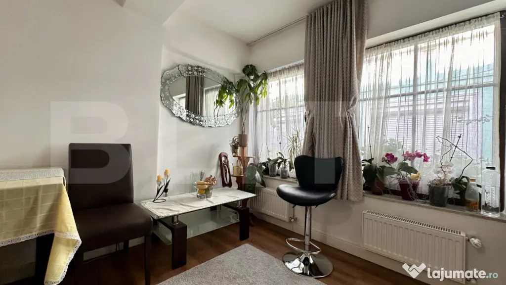 Casa cu 3 camere și 2 băi, curte comuna, centrală pe gaz, - Oradea (Bihor)