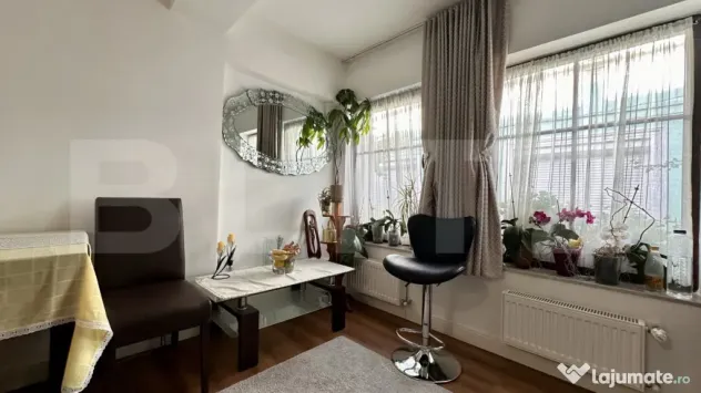 Casa cu 3 camere și 2 băi, curte comuna, centrală pe gaz, - Oradea (Bihor)