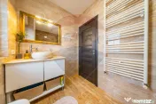 Apartament cu 3 camere + loc de parcare privat 