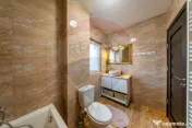 Apartament cu 3 camere + loc de parcare privat 