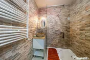 Apartament cu 3 camere + loc de parcare privat 