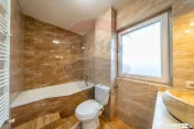 Apartament cu 3 camere + loc de parcare privat 