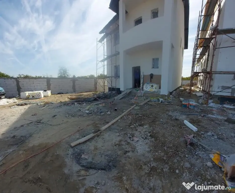 Complex privat-4 case single cu 5 camere si 500 mp teren - Varteju (Bucuresti-Ilfov)