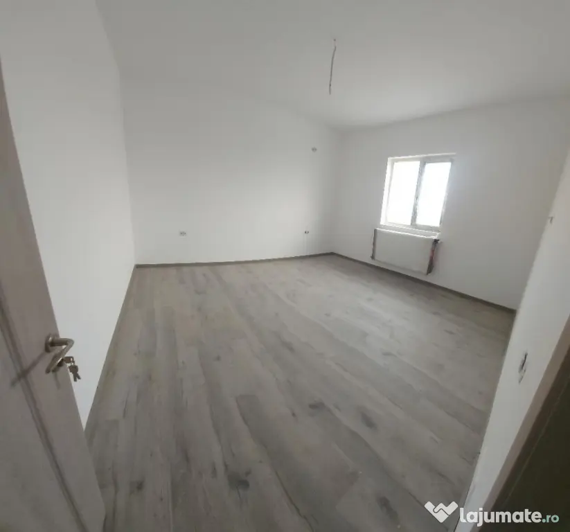 Complex privat-4 case single cu 5 camere si 500 mp teren - Varteju (Bucuresti-Ilfov)