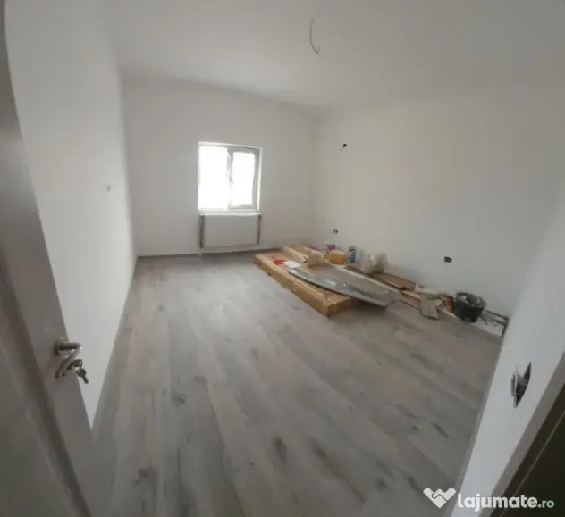 Complex privat-4 case single cu 5 camere si 500 mp teren - Varteju (Bucuresti-Ilfov)