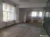 Spațiu potențial comercial și investițional, fost sediu 
