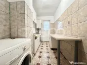 Apartament cu 4 camere de vanzare cu lift etaj intermediar i 
