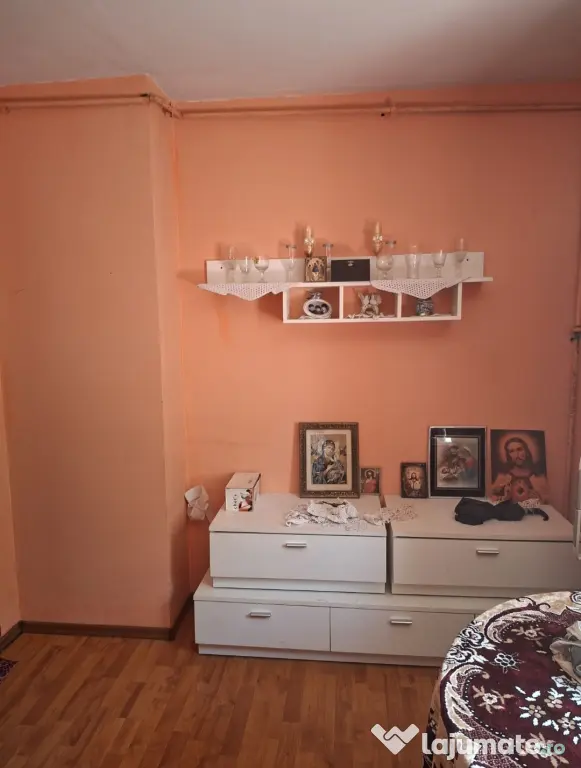 Vand apartament 2 camere decomandat in Calinesti Prahova